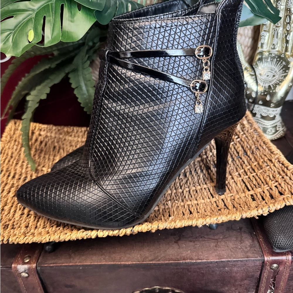 Elegant Black Ankle Boots